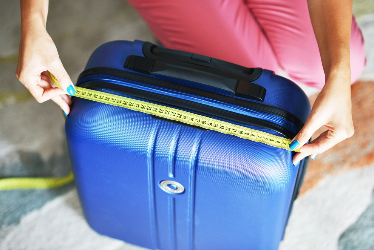 Travellers with different cabin and checked suitcase sizes at Belgrade airport